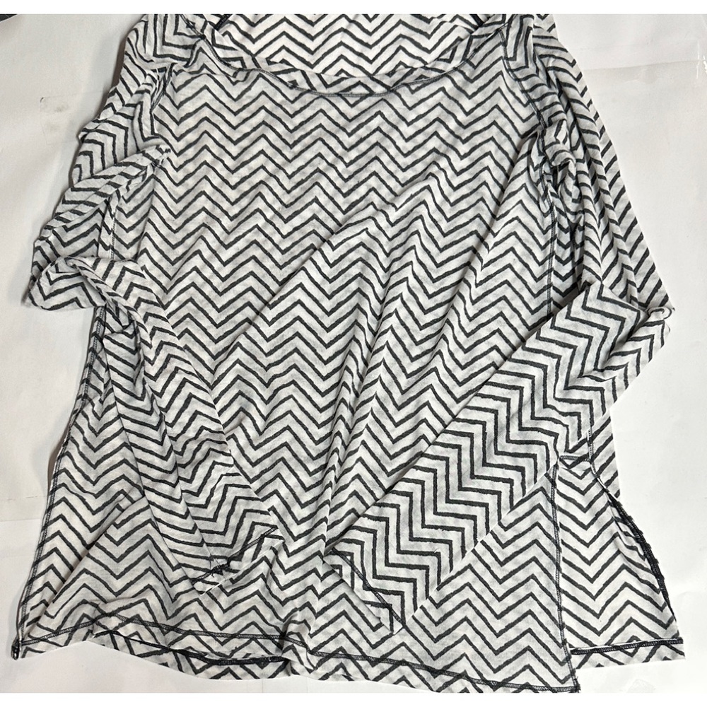 lululemon athletica Black and White Chevron Long Sleeve Top